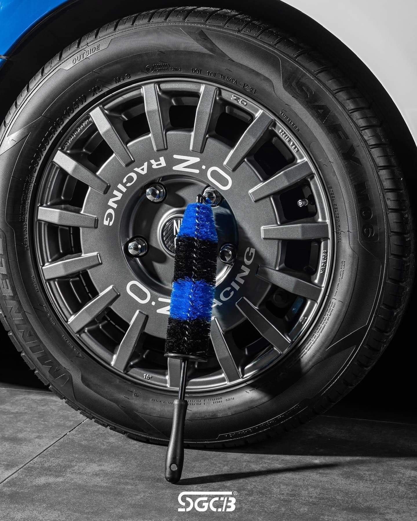 Alloy & Wheel Cleaning Brush - Accessories