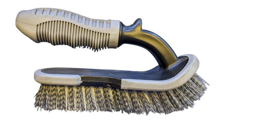 WHEEL HANDLED BRUSH {T-09}